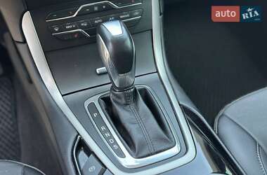 Позашляховик / Кросовер Ford Edge 2018 в 