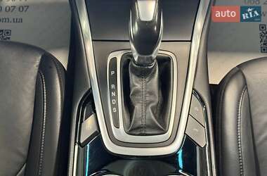Позашляховик / Кросовер Ford Edge 2018 в 