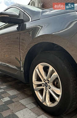 Внедорожник / Кроссовер Ford Edge 2017 в 