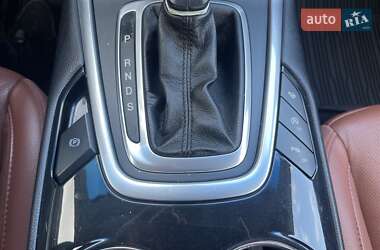 Позашляховик / Кросовер Ford Edge 2016 в 