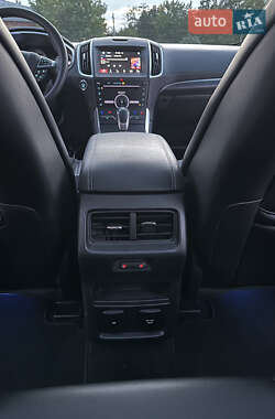 Внедорожник / Кроссовер Ford Edge 2016 в 