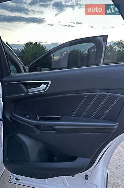 Внедорожник / Кроссовер Ford Edge 2016 в 