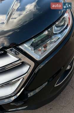 Позашляховик / Кросовер Ford Edge 2015 в 