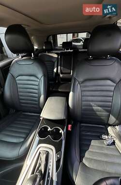 Позашляховик / Кросовер Ford Edge 2015 в 