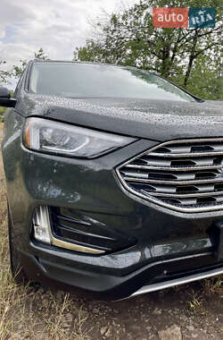 Позашляховик / Кросовер Ford Edge 2022 в 