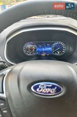 Внедорожник / Кроссовер Ford Edge 2018 в 