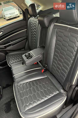 Внедорожник / Кроссовер Ford Edge 2016 в 