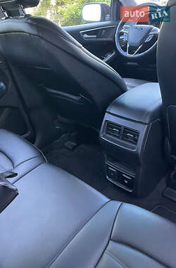 Внедорожник / Кроссовер Ford Edge 2019 в 