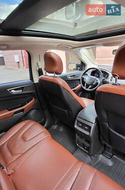 Внедорожник / Кроссовер Ford Edge 2017 в 
