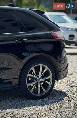 Позашляховик / Кросовер Ford Edge 2016 в 