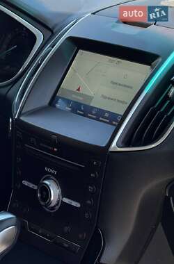 Позашляховик / Кросовер Ford Edge 2016 в 