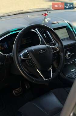 Позашляховик / Кросовер Ford Edge 2016 в 