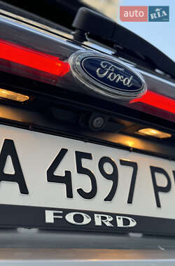 Внедорожник / Кроссовер Ford Edge 2015 в 