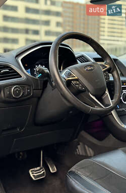 Внедорожник / Кроссовер Ford Edge 2015 в 