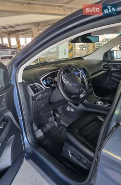 Внедорожник / Кроссовер Ford Edge 2019 в 