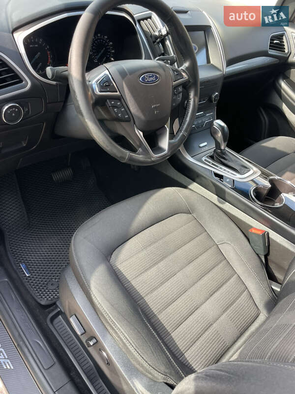 Внедорожник / Кроссовер Ford Edge 2017 в Вишневом