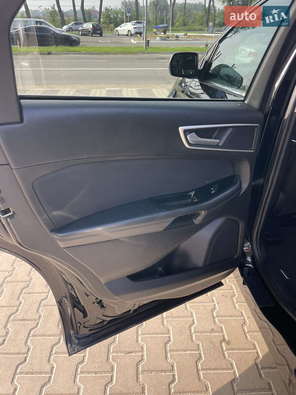 Внедорожник / Кроссовер Ford Edge 2017 в Вишневом