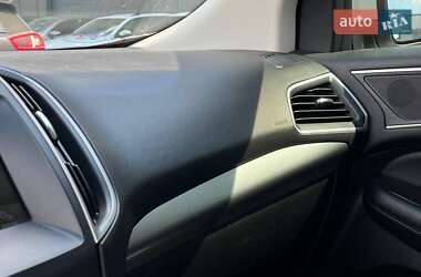 Позашляховик / Кросовер Ford Edge 2017 в 