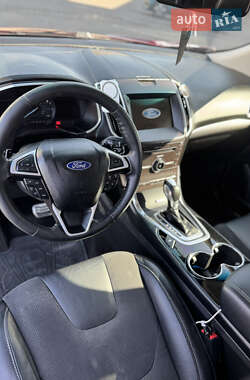 Позашляховик / Кросовер Ford Edge 2016 в 