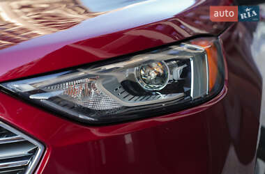 Позашляховик / Кросовер Ford Edge 2019 в 