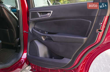 Позашляховик / Кросовер Ford Edge 2019 в 