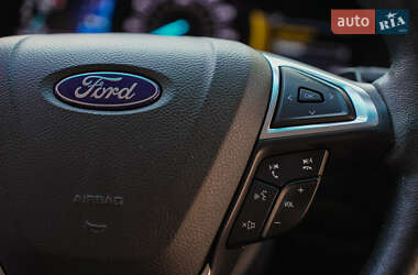 Позашляховик / Кросовер Ford Edge 2019 в 