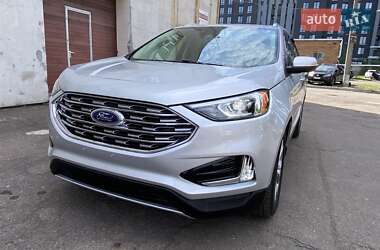 Позашляховик / Кросовер Ford Edge 2019 в 