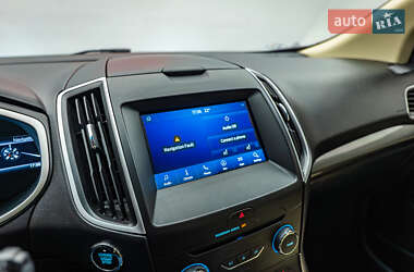 Позашляховик / Кросовер Ford Edge 2017 в 