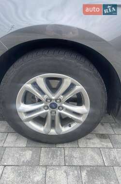 Внедорожник / Кроссовер Ford Edge 2015 в 