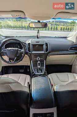 Позашляховик / Кросовер Ford Edge 2017 в 