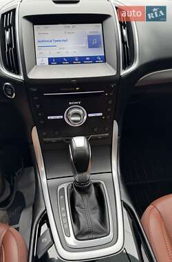Позашляховик / Кросовер Ford Edge 2018 в 
