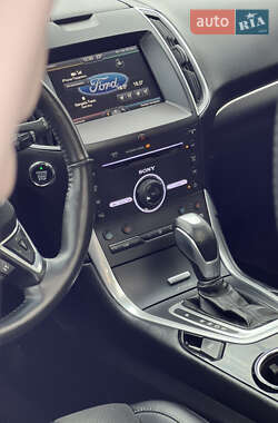 Внедорожник / Кроссовер Ford Edge 2015 в 