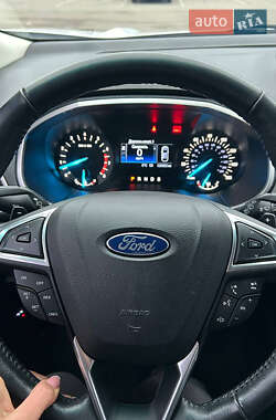 Внедорожник / Кроссовер Ford Edge 2016 в 