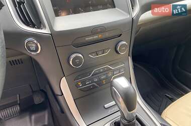 Внедорожник / Кроссовер Ford Edge 2016 в 