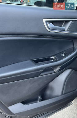 Внедорожник / Кроссовер Ford Edge 2017 в 