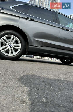 Внедорожник / Кроссовер Ford Edge 2018 в 