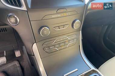 Внедорожник / Кроссовер Ford Edge 2019 в 