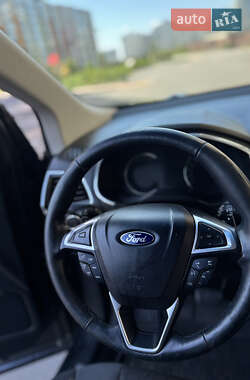 Внедорожник / Кроссовер Ford Edge 2016 в 