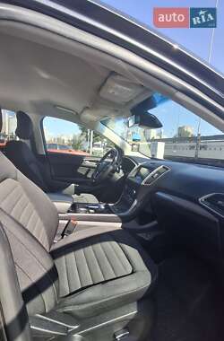 Позашляховик / Кросовер Ford Edge 2019 в 
