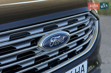 Внедорожник / Кроссовер Ford Edge 2019 в 