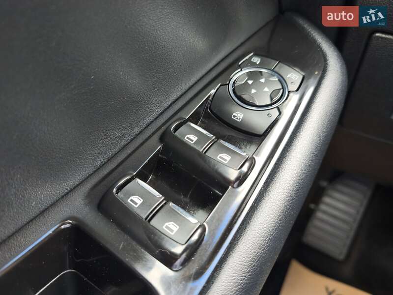 Внедорожник / Кроссовер Ford Edge 2016 в Стрые