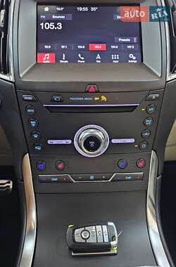 Внедорожник / Кроссовер Ford Edge 2019 в 