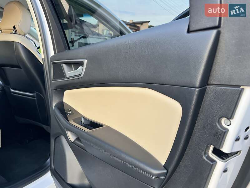 Внедорожник / Кроссовер Ford Edge 2016 в Ровно