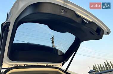 Внедорожник / Кроссовер Ford Edge 2016 в 