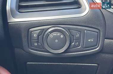 Внедорожник / Кроссовер Ford Edge 2016 в 