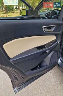 Внедорожник / Кроссовер Ford Edge 2017 в 