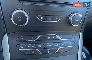 Внедорожник / Кроссовер Ford Edge 2018 в 
