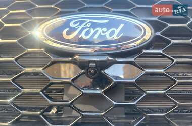 Позашляховик / Кросовер Ford Edge 2019 в 