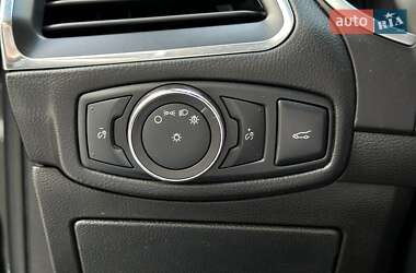 Внедорожник / Кроссовер Ford Edge 2017 в 