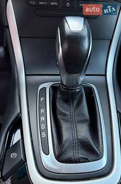Внедорожник / Кроссовер Ford Edge 2015 в 
